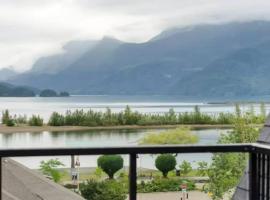 Lakeview Splendor- 7-BR Penthouse Bliss Rooftop, apartment in Harrison Hot Springs
