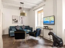 Travel Homes - The Rokst: Rare, Central and Modern