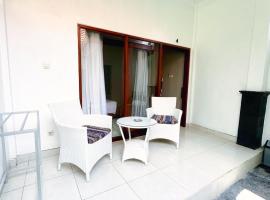 Suite 4 at TWIN GUEST HOUSE at Batu Belig, hotel with parking in Badung