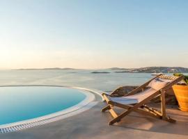 8 guests villa with amazing view: Agios Stefanos şehrinde bir otel