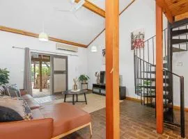 17 Cottesloe - Steps From Beach - Sleeps 2