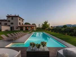 Villa del Nonno, Luxury Tuscan Farmhouse with Pool