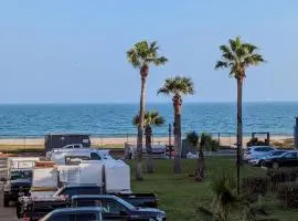 The Sandbar Stay - North Beach Waterfront Condo