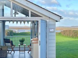Dolphin Cottage - Brancaster Staithe, vacation home in Brancaster