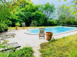 Villa de 3 chambres avec piscine privee jardin amenage et wifi a Prailles La Couarde, vikendica u gradu 'La Couarde'
