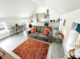 Stylish Penthouse in a fantastic location!, hotel in Billingham