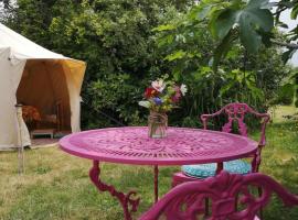Garden haven for foodies, luxury tent in Warminster