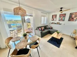 Stunning apartment with a beautiful pool/lake view