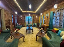 SoloSync - Hostel on the Boat, hotel em Srinagar