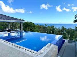 2 Bedroom Suite with private pool and amazing view: Puerto Galera şehrinde bir kulübe