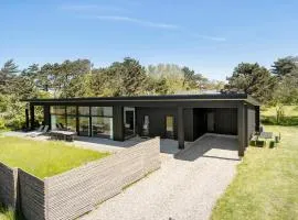 4 Bedroom Cozy Home In Sjællands Odde