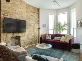 Beautifully Remodeled Second Floor Flat in River North - 2N