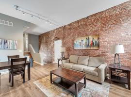 Two Amazing Recently Rehabbed STL Units in Prime Soulard Location 717 and 717a、Soulardのホテル