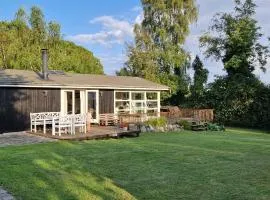 Lovely Bright Summer House Close To The Beach,