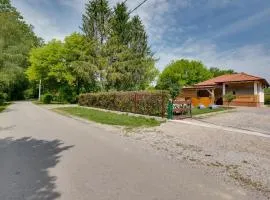 3 Bedroom Cozy Home In Stari Brod
