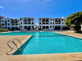 Xaloc apartamento con piscina y junto la playa, hotel en Arenal d'en Castell