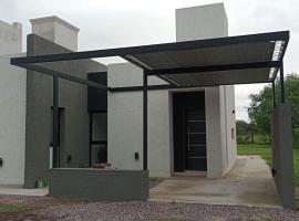 Moderna y Confortable casa nueva, villa in Santiago del Estero