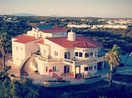 World School Family Resort, hotell i Luz