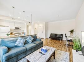 Quiet Irvine Poolside Ground Floor Apartment, Fast WIFI, Walk to Shops, Near Great Park, UCI, Irvine Spectrum, hotel i Irvine