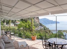 Casa Giosuè - Your home on the Amalfi Coast, gæludýravænt hótel í Conca dei Marini