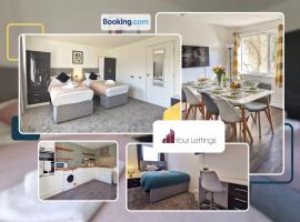 Elegant 6 Bedroom Contractor House By Your Lettings Short Lets & Serviced Accommodation Peterborough With Free WiFi, holiday rental in Peterborough