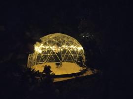 Luksusa telts Dome, Cupola, igloo con cielo a vista pilsētā Kastiljone di Sičilija