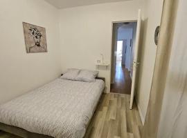 Ruby room - 20 min to Paris, homestay in Créteil