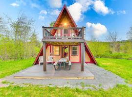 Charming Hunter A-Frame Walk to Ski Lift!, hotel with parking in Lanesville