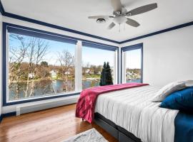 Waterfront 5 Bedroom Near BWI Annapolis Baltimore، فندق في غلين بورني