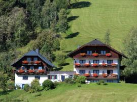 Pension & Appartements Ronacherhof, guest house in Bad Kleinkirchheim