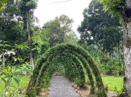 Wisma Batu Mandi and offers jungle tours, hotel i Bukit Lawang