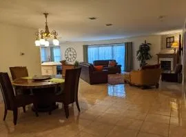 Spacious House in Fort Lauderdale - Minutes from Beach
