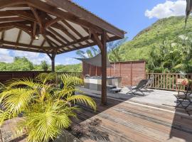 Lodge du piton à Ste-Anne, lodge de charme, 1 chambre, Jacuzzi, 10 minutes des plages, chalet i Sainte-Anne