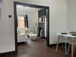 Slick Space for a Standish Stay, hotel in Standish