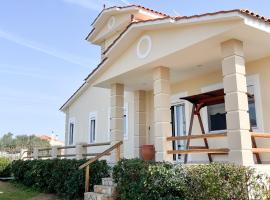 Family villa, casa en Agistri