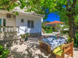 Apartments and Room Petar