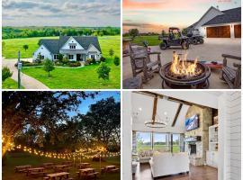 Beautiful 120 Acre Farmhouse Retreat - Wedding, ATVs, Golf practice, Water Creek, hotell i Waxahachie