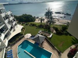 Coral Cove Apartments, hotel con campo de golf en Bowen