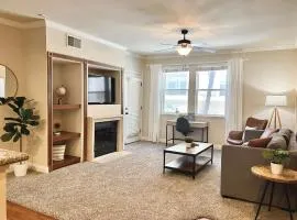 Relaxing 2-BR Apt with Pool Hot Tub Gym and Basketball Court Access