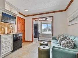 Luxury Westgate Studio with kitchenette, multiple pools, tennis courts, spa, and more 4504B
