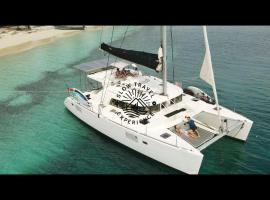 Luxury sailing Catamaran in San Blas with shared rooms, laivas mieste Niagalubir
