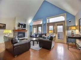 Magnificent Mountain Penthouse - Hot Tub & Pool managed by Little Sister Getaways