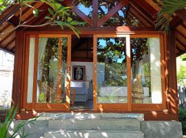 Bintang Tiga Bungalows Gili Air, гостевой дом в Гили-Эйре