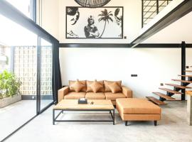 Expansive Loft 200m From Canggu Beach Haven, hotel in Canggu Beach, Canggu