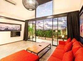 Contemporary Loft 200m From Canggu Shoreline
