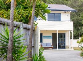 카티카티에 위치한 호텔 Bowentown Relax - Waihi Beach Downstairs Unit