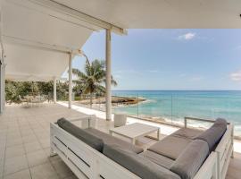 Luxe Oceanfront Waianae Home with Lanai - Near Beach, villa en Waianae