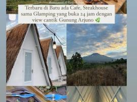 Crazy Steak Resort Glamping Villa, lodge in Batu