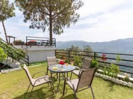 Villa Woodside Meadows by VEO - 3BR with Free BF, Apple Orchard, & Jacuzzi