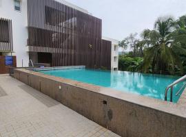 2 BHK Fully Furnished Apartment with Pool, apartman u gradu Siolim